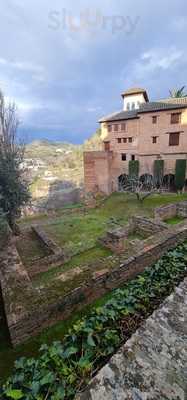 Puerta De La Alhambra