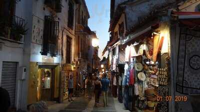 Las Cuevas Del Albaicin