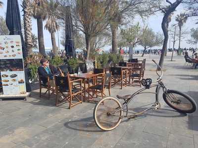 Mar Beach Restaurant & Bar