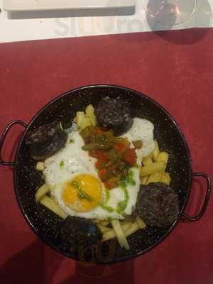 Pipes' Urban Kitchen