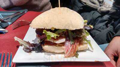 Pipes' Urban Kitchen