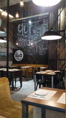 Blue Moon Valencia - Craft Beer & Restaurant