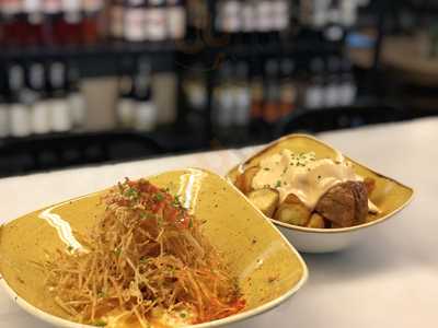 9 Granados Restaurant