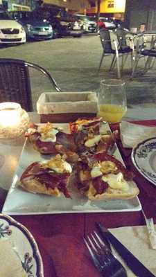 Amodiño Tapas & Buen Rollito