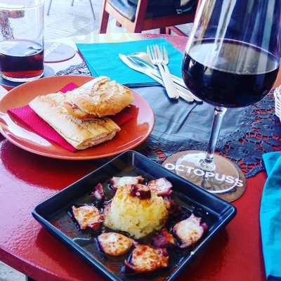 Octopuss Tapas & Music Club
