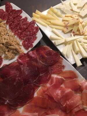 El Huevito Jamonería