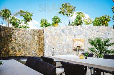 Claro Restaurant & Beach Club