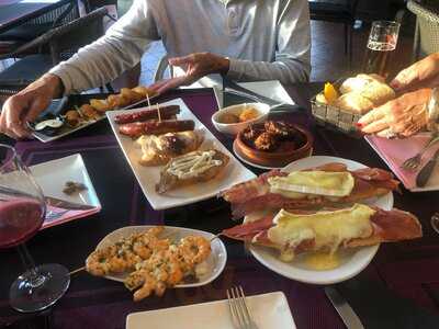 Lolas Bar Pinchos Y Tapas