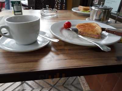 Suomalainen Baari Bosque Pia Ja Pepe