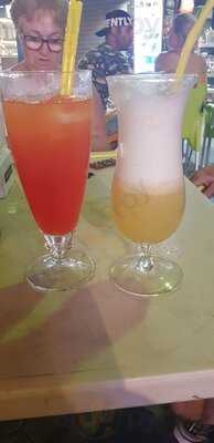 Jonny's Cocktail Bar & Bistro