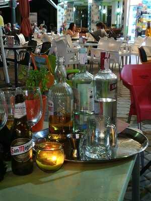 Jonny's Cocktail Bar & Bistro