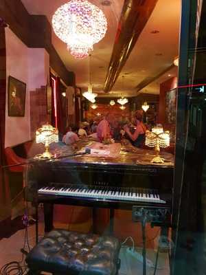 La La Land Piano Bar