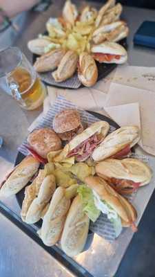 Cerveria 100 Montaditos