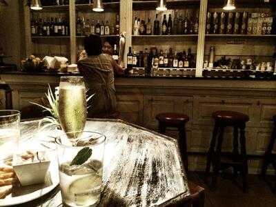 Rocco's Drinks Wine & Music