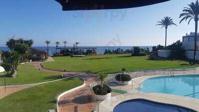 90 Miles Bar & Restaurant