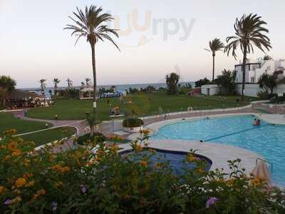 90 Miles Bar & Restaurant