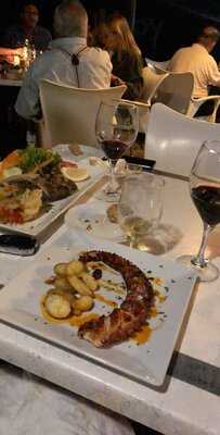 90 Miles Bar & Restaurant