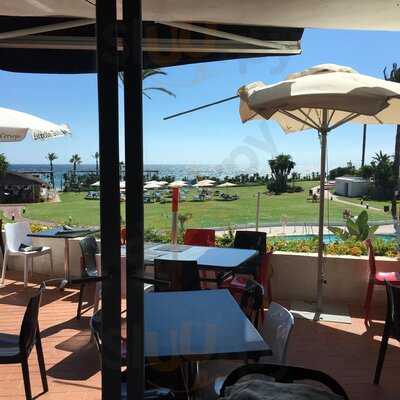 90 Miles Bar & Restaurant