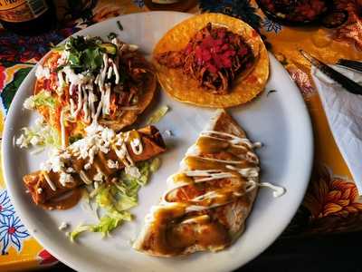 El Yucateco Pelana Take Away