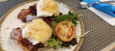 Mama's Bakery Lunch And Chill