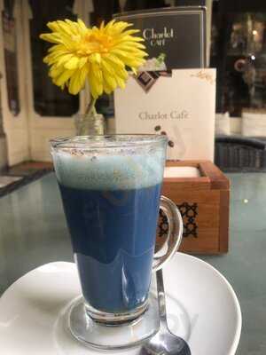 Charlot Cafe