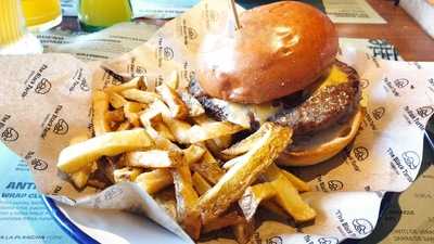 The Black Turtle - Paseo Alameda