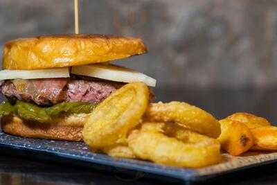 El Laurel Cafè & Taberna