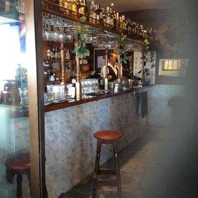 Bar Raffles, Charly's Pub