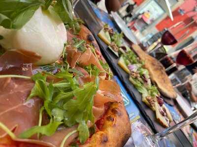 La Familia Bistro-bar