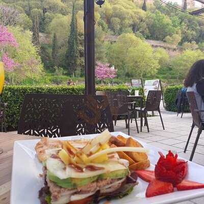 Puerta De Los Tristes