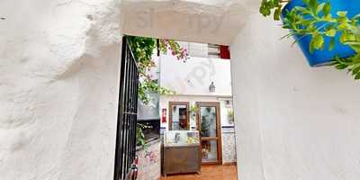 Aroma Cafe &secret Garden