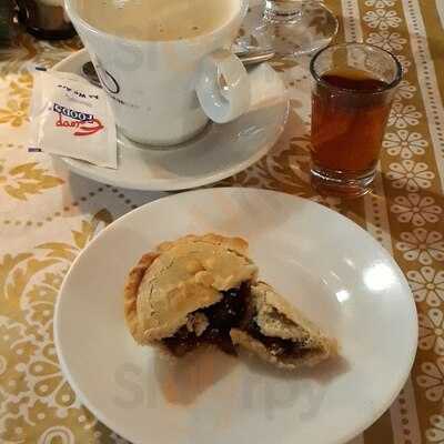 Kenmore Grill & Ollies Bar