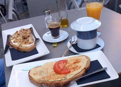 Momo Cafés Y Libros