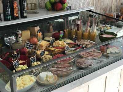 Breakfast At The Waterfront