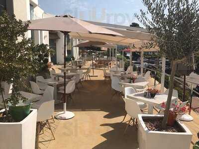 Breakfast At The Waterfront