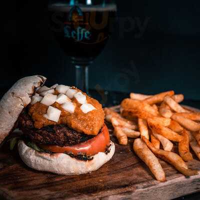 Medio O Pinto Bar Restaurante