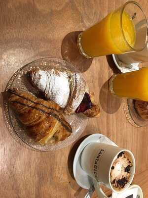 Santa Gloria Coffee & Bakery