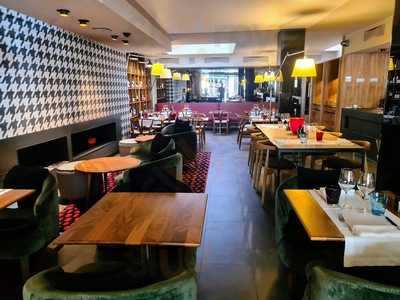 Villa Emilia Zinc Bar