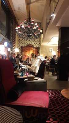 Villa Emilia Zinc Bar