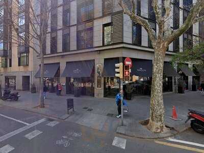 Villa Emilia Zinc Bar