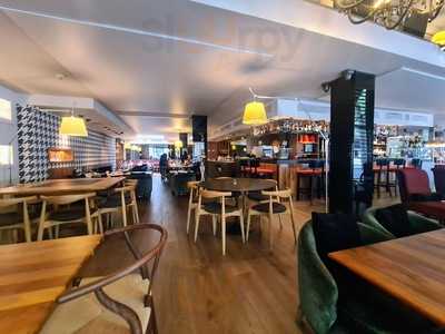 Villa Emilia Zinc Bar