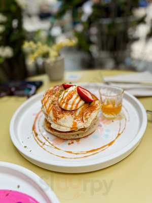 Brunch & Cake By The Sea