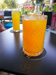 Mona's Restaurante Bar & Cafe