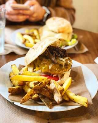 Green Dog Beer & Burger