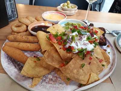 Green Dog Beer & Burger