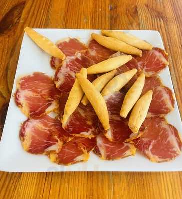 De Jamon Y Vinos