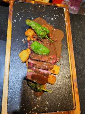 El Neo Tapas & Cocktails - Santa Catalina