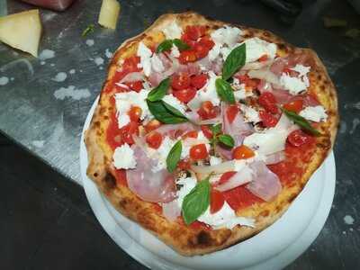 Pizzeria Pomodoro E Basilico