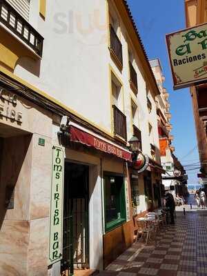 Toms Irish Bar