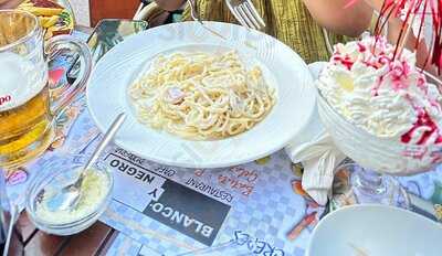 Blanco Y Negro Restaurant